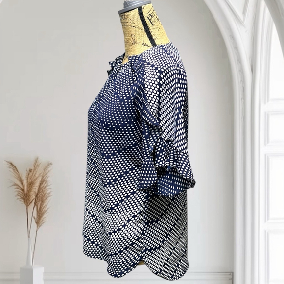 115 - Banana Republic Blouse - Picture 4 of 10